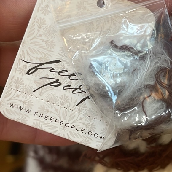 Cropped FREE PEOPLE Sweater L | FREE PEOPLE SWEATER SIZE L | Super cute | NWT - Picture 9 of 9